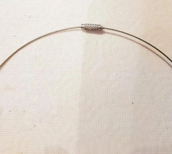 Nieuwe zilverkleurige en beige parelmoer ketting – photo 6